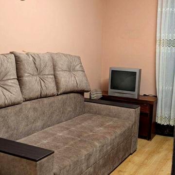 Військовим та цивільним здаю 2-х кім квартиру на 2/4 поверсі біля центру Сум. 12 тис. Залог 6т, комісія 50%. Вільна з 21.08, Подивитись можливо раніше
