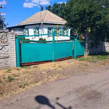 Затишна глиняна хата, с. Подільське