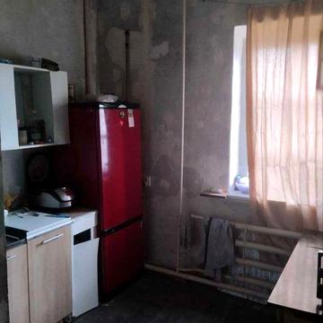 Продам 2 кімнатну квартиру  в гуртожитку (зручності у вас в квартирі)