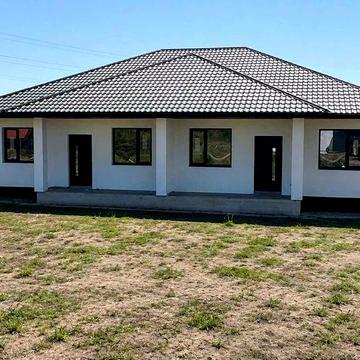 Пропонуємо до продажу сучасний будинок - дуплекс у с.Рованці.