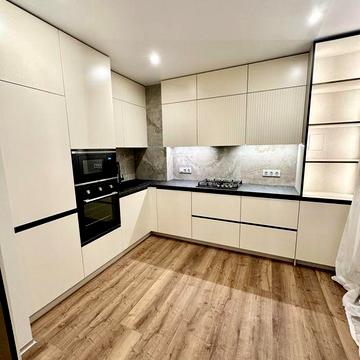 Київ. Продажа 3 кімнатної квартири з новим євроремонтом 74 кв.м. по вул. Мостицька,26. Подільський район.