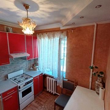 Продам 2 кімн квартиру в центрі.