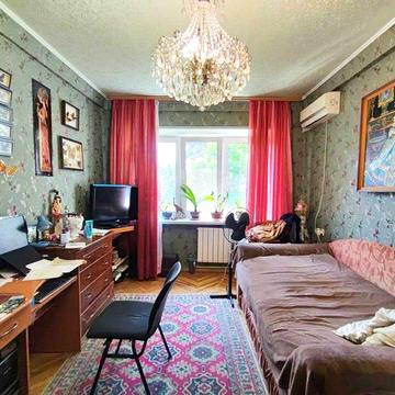 Продам 2-кім квартиру Коцюбинське вул. Доківська ЦЕНТР, поверх 1, заг. 44 м2, є погріб та комора, КОМІСІЯ 0%