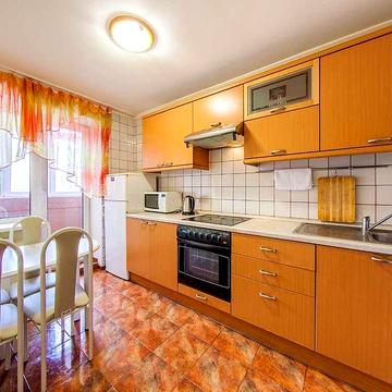 Квартира біля Володимирського базару.3 окремі кімнати.Антоновича,100
