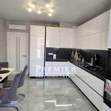 1-кімнатна квартира 52 м² з ремонтом, кухня-студія, вул. Глушка. Програма