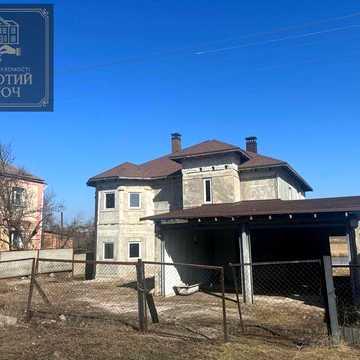 Будинок на Черняхівці біля річки