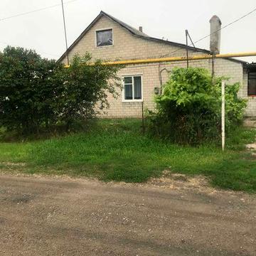 Продається затишний будинок з великою земельною ділянкою!