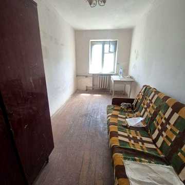 Продам 2-х кімнатну квартиру під ремонт