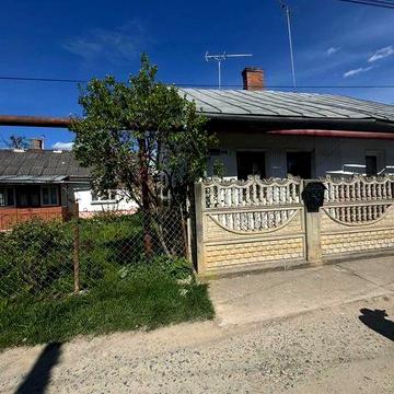 Продам 1/2 будинку з земельним участком. Власник.