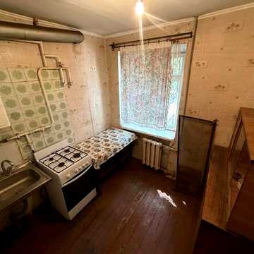 Продаётся 1-комнатная квартира в кирпичной хрущёвке 28м2 пр. Поля Кирова Центр