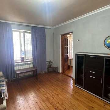 Продам 2-кімнатну квартиру на Молдованці
