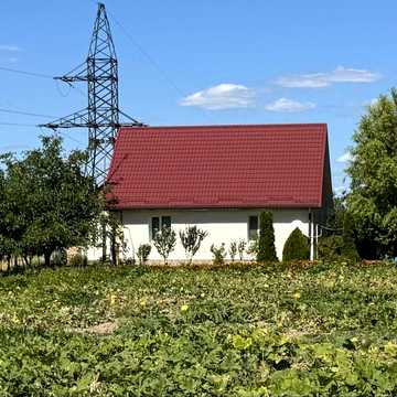 Будинок з ділянкою
