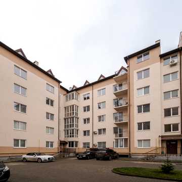 Симона Петлюри вул., 9