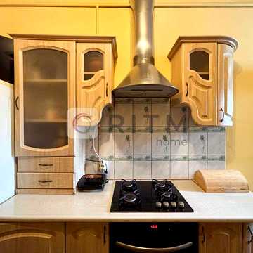 Продаж 3-кімн. квартири 74 м² на вул. Дорошенка з балконом