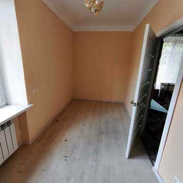 Продам 2к квартиру на 12 кварталі (ТЦ "Терра"). високі стелі, газ, цегляний будинок, шикарний підвал