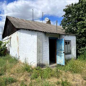 Продам хорошу 1 кімнатну квартиру з своїм двориком  опаленням в Узині