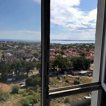 Продажа двухкомнатной квартиры с прямым видом на море.