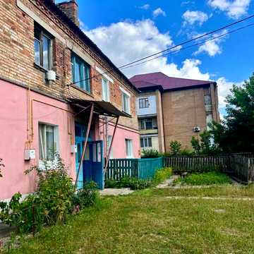 2 кімнатна ГАРНА квартира в тихому та зеленому селищі КАТЮЖАНКА 25000$ У лісі!!!