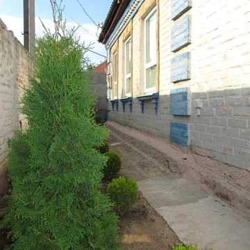 Продам  будинок по вул. В.Скринника (р-н пл.Покровської) або обміняю на 1-2 кімнатну квартиру