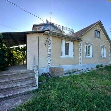 Продам будинок в селі Оринин 25 кілометрів від міста Камʼянець-Подільський.