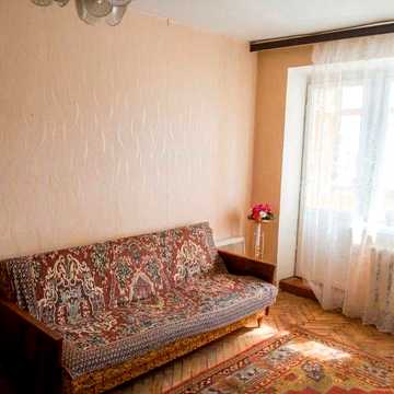 Продаж 2-к квартири 44 м² по вул. Київська (3/5, з меблями)