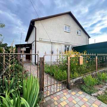 Продаж великого будинку з гарним ремонтом