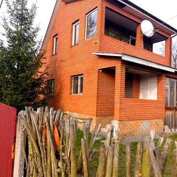Продам двоповерховий садовий будинок