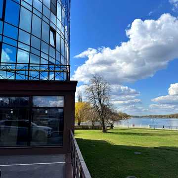 Староміська вул., 1