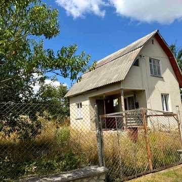 Продаж дачного будинку, садового будинку з земельною ділянкою
