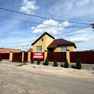 Продаж двоповерхового будинку у мікрорайоні Яр
