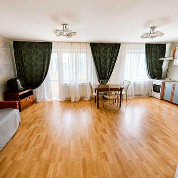 Шухевича 26, простора квартира 2окремі кімнати+кухнястудія, є ГАЗ, можна з тваринками