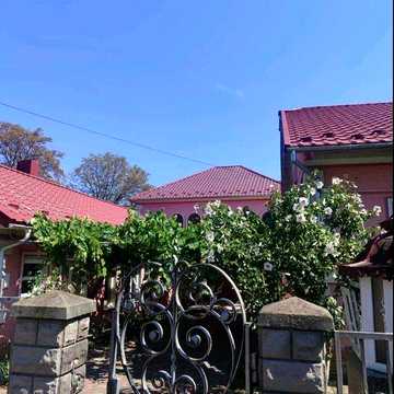Продаж садиби Чернівецька область, Вижницький район, с. Нижні Станівці (Брусницька територіальна громада), вул. Незалежності, 51 та 51-А.