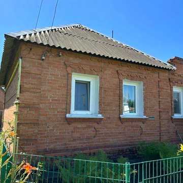 Продам будинок у с. Солідарне, 66 м² + 40 соток землі(два кадастрових номери), гараж, господарські будівлі.