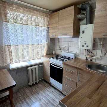 Сдам двухкомнатную квартиру на Гагарина , рядом с Таврией в 5-тиэтажке!!!
