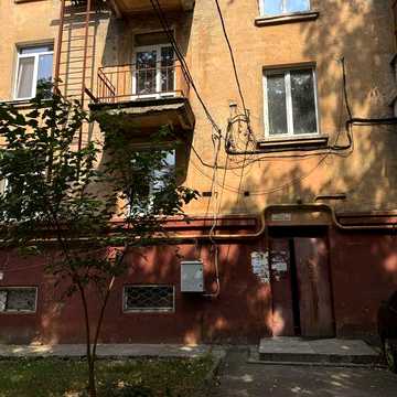 Продам 2х кімнатну сталінку район Плоші