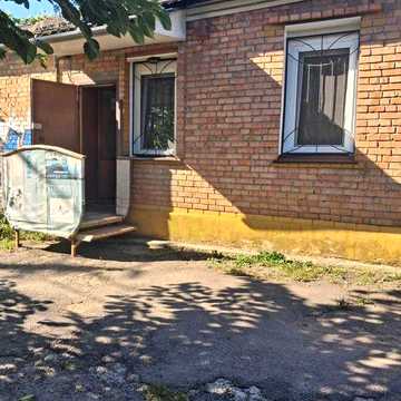 Здам квартиру із однієї кімнати площею 24 м.кв. в приватному будинку з окремим входом та підїздом два квартали вище Троїцького ринку