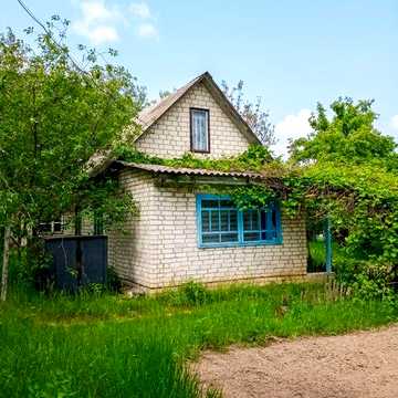 Гарний дачний будинок