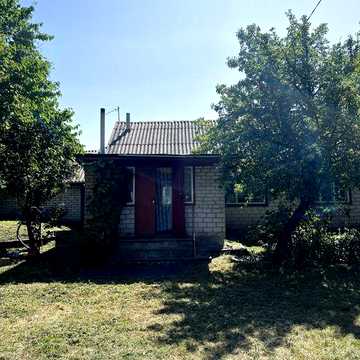 Будинок в центрі села Білозірʼя