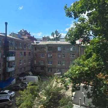 Центр! Продам 2 комнатную квартиру под ваш ремонт. Госпром,ул. Зойфера VI