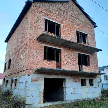 Продається житловий будинок незакінчений будівництвом м.Самбір