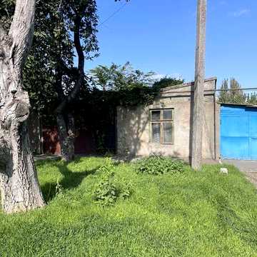 Продам  квартиру она земле  с документами Завод Шустов/ Радужная!