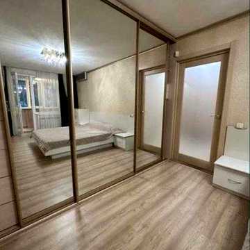 Продам двокімнатну квартиру район Комунального ринку.