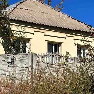 Продам газифицированный дом в городе. На Павловке . Не дорого. Рядом Центр города- 10 мин .машиной  АС
