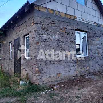 Будинок в Усатовому на великій ділянці землі