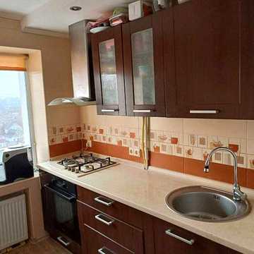 Продам двухкомнатную на Квартальной (Гладкова) дом 43