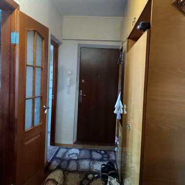 Трикімнатна квартира в районі ринку "Нива"