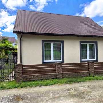 Продається затишний будинок у м. Хуст