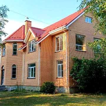 Заміський комплекс із двох цегляних будинків — 370 м² загальної площі, 24 сотки, 16 км від Києва  біля лісу та водойм