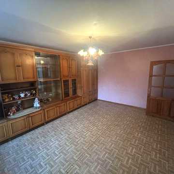 Простора, 1-к квартира з індивідуальним опаленням у центрі міста