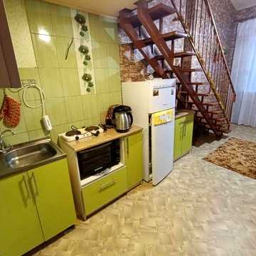 Сдам 2-х яр. кв.студию,м.Защитников Укр., Спортивная, Конный рынок